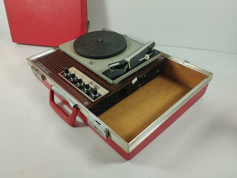 maletin tocadiscos portatil iberia 34x45x11 1u